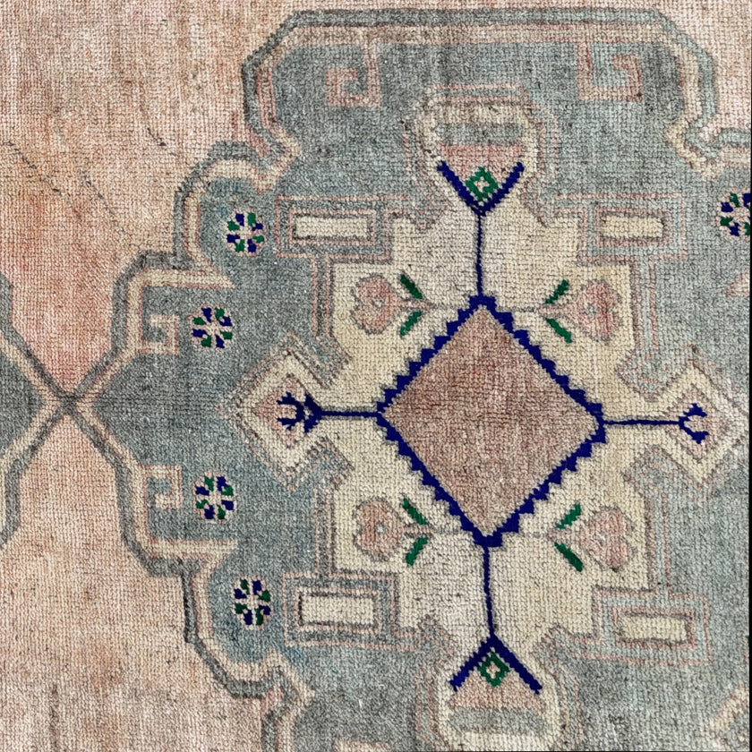 Z786 Handwoven Vintage Rug 3'7 x 10’10