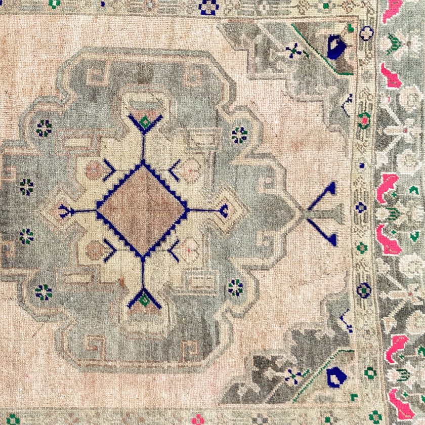 Z786 Handwoven Vintage Rug 3'7 x 10’10