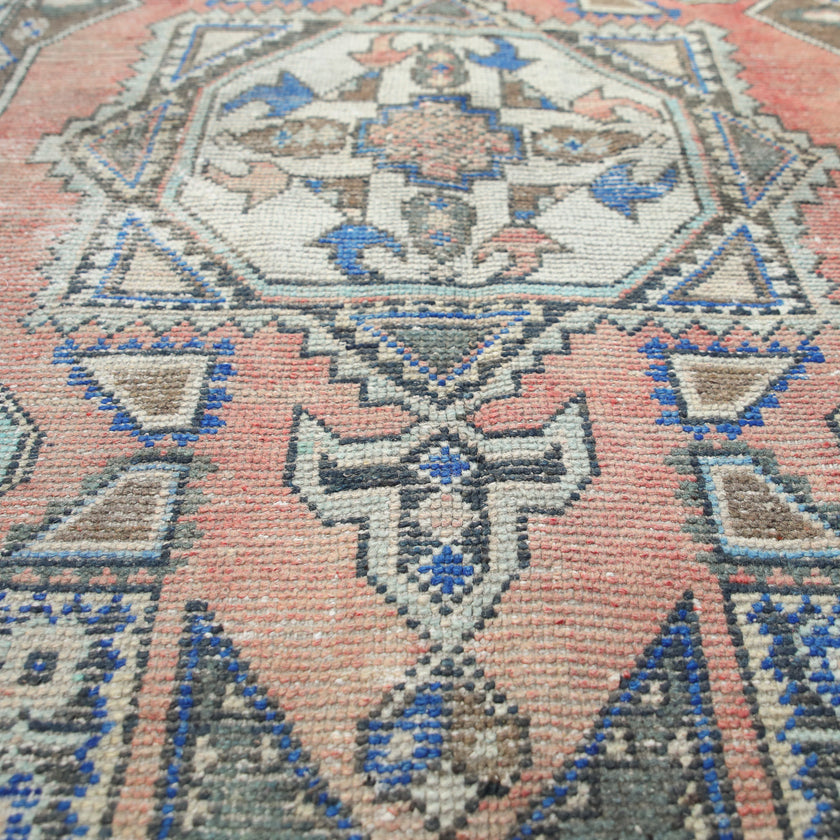 Z793 Handwoven Vintage Rug 3'9 x 5’7