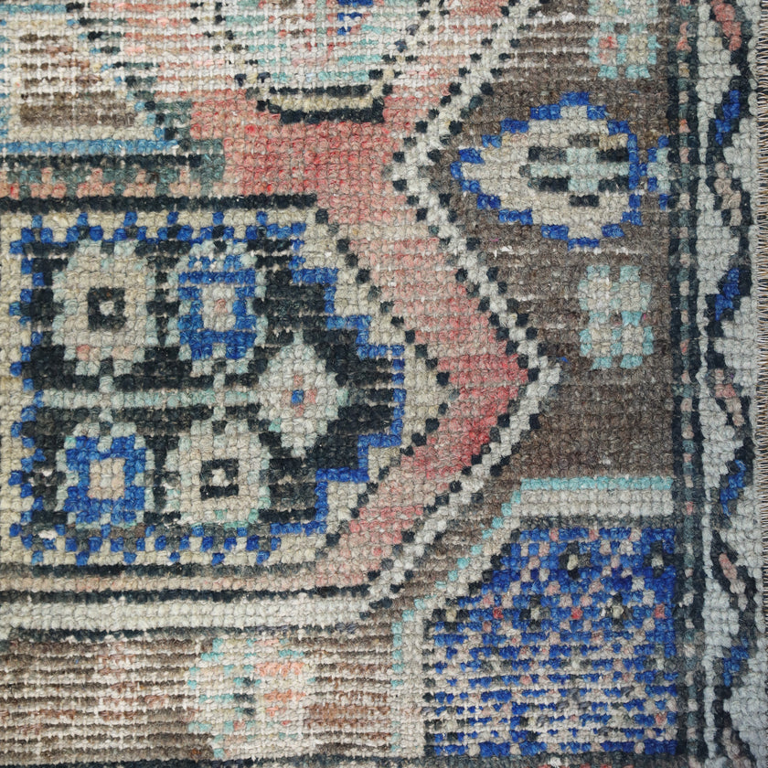 Z793 Handwoven Vintage Rug 3'9 x 5’7