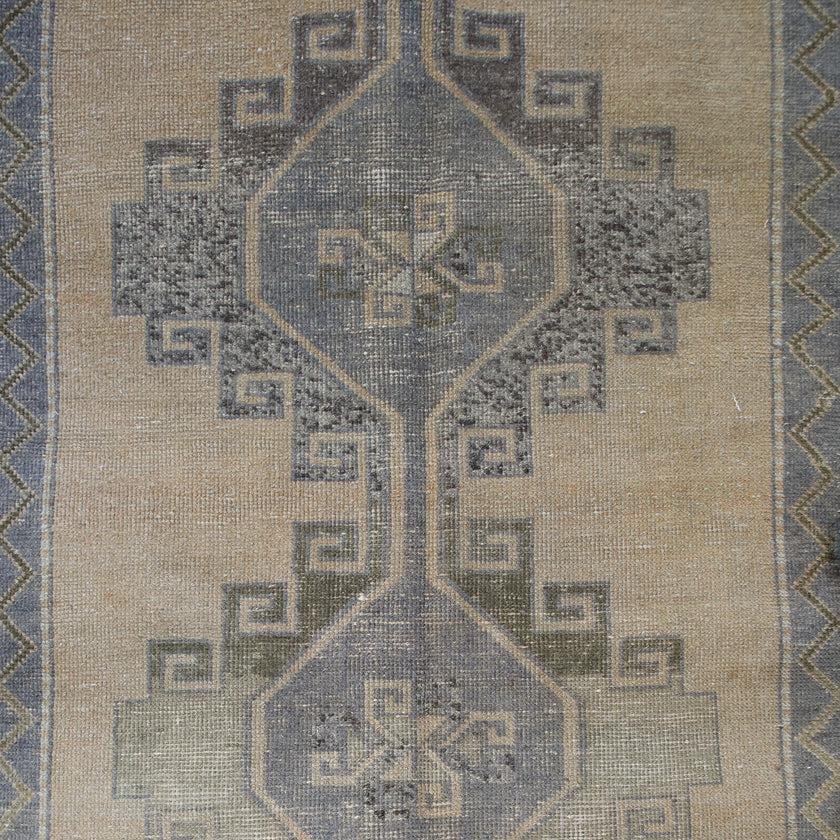 Z796 Handwoven Vintage Rug 3'8 x 11