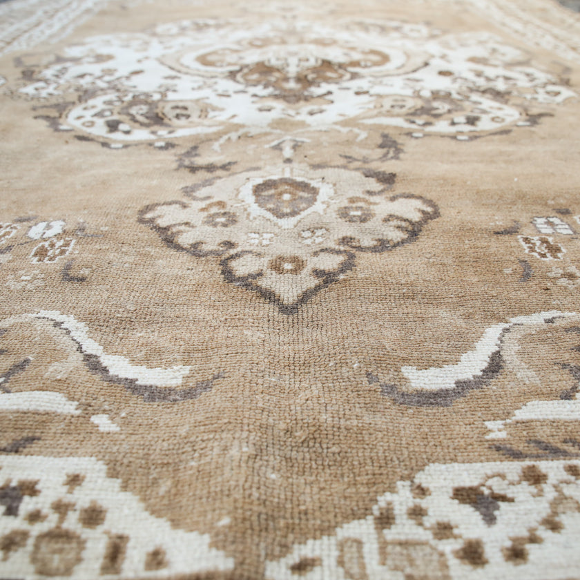 Z813 Handwoven Vintage Rug 6’4 x 9’9