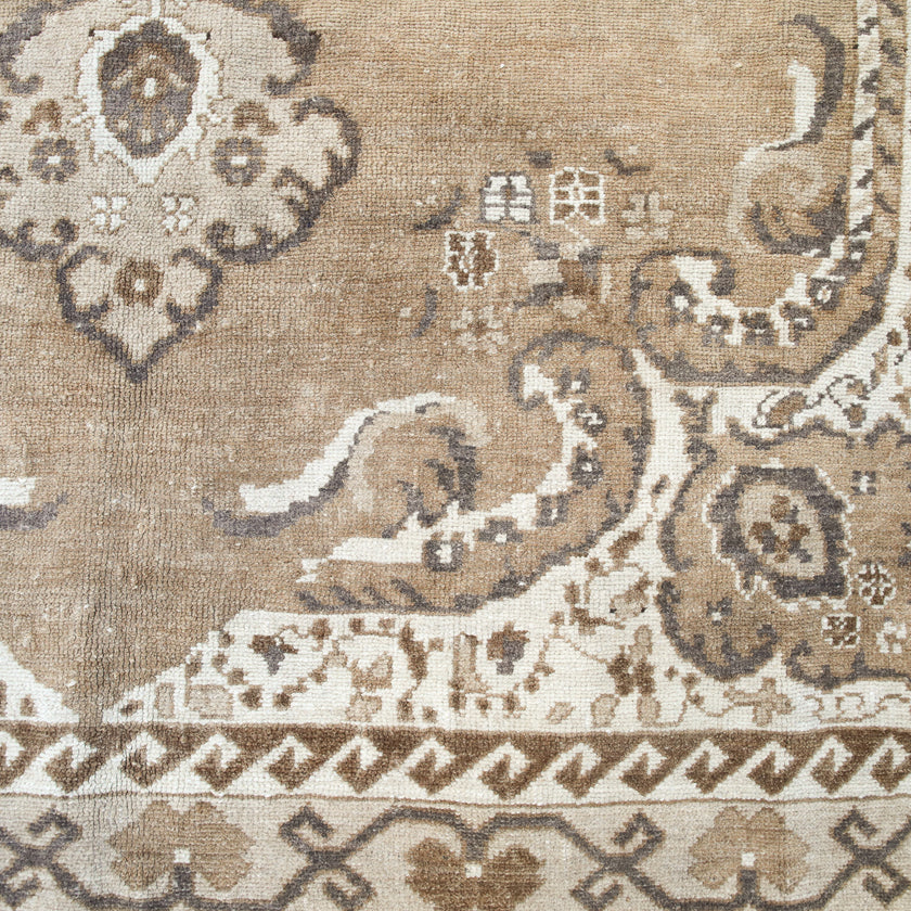 Z813 Handwoven Vintage Rug 6’4 x 9’9