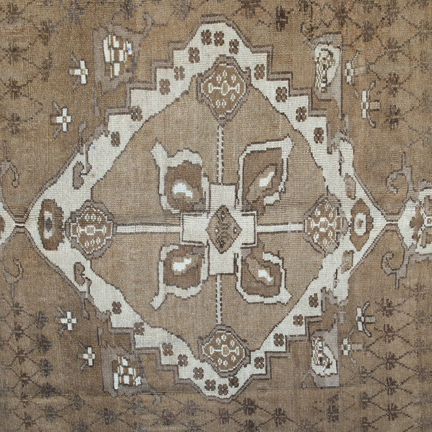 Z816 Handwoven Vintage Rug 5'11 x 9’6