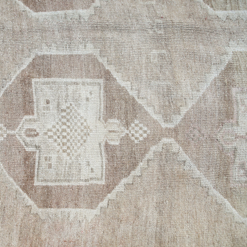 Z820 Handwoven Vintage Rug 8 x 10’3