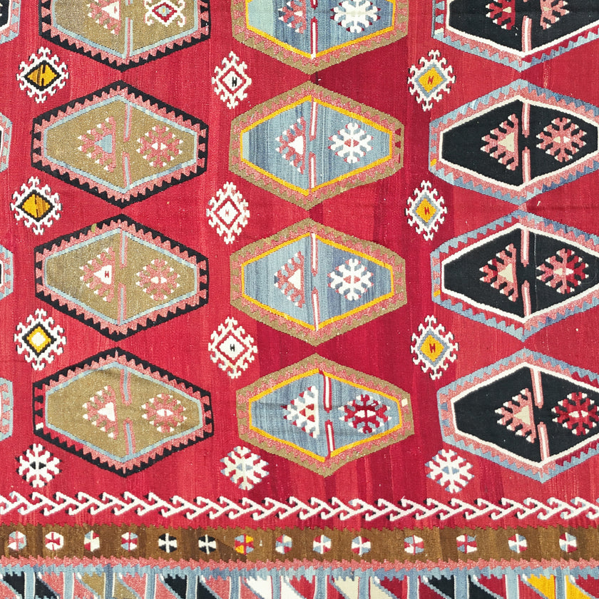 Z826 Handwoven Vintage Kilim Rug 7’9 x 10’10