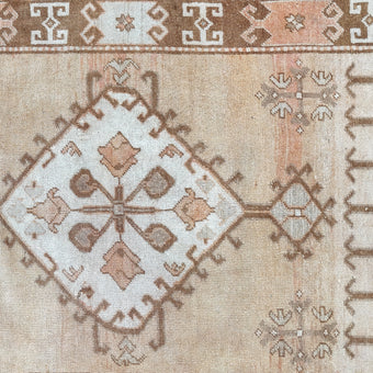 Z845 Handwoven Vintage Rug 3'4 x 6’4