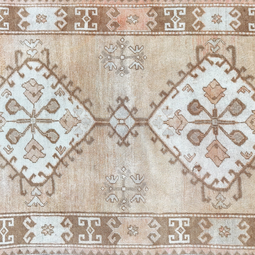 Z845 Handwoven Vintage Rug 3'4 x 6’4