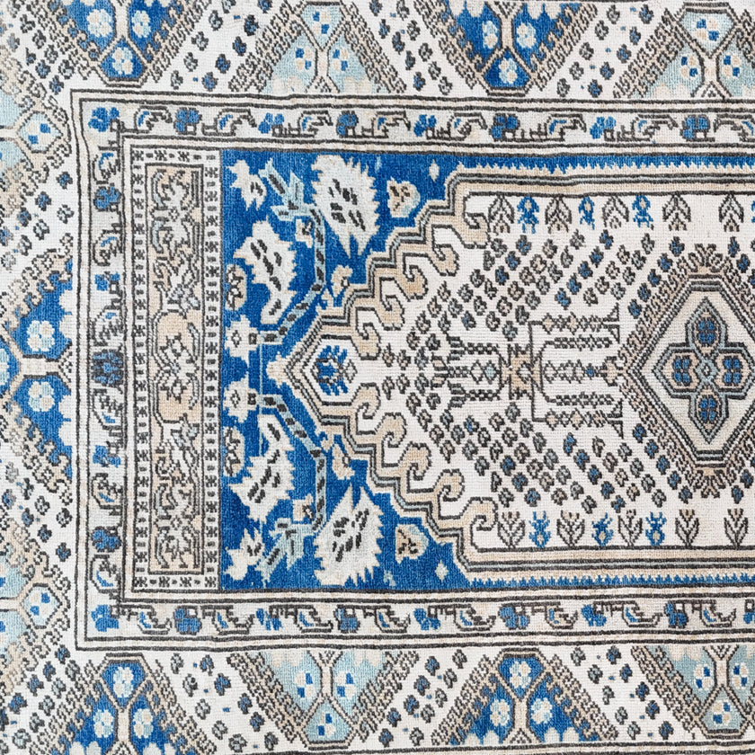 Z848 Handwoven Vintage Rug 3’4 x 5’9