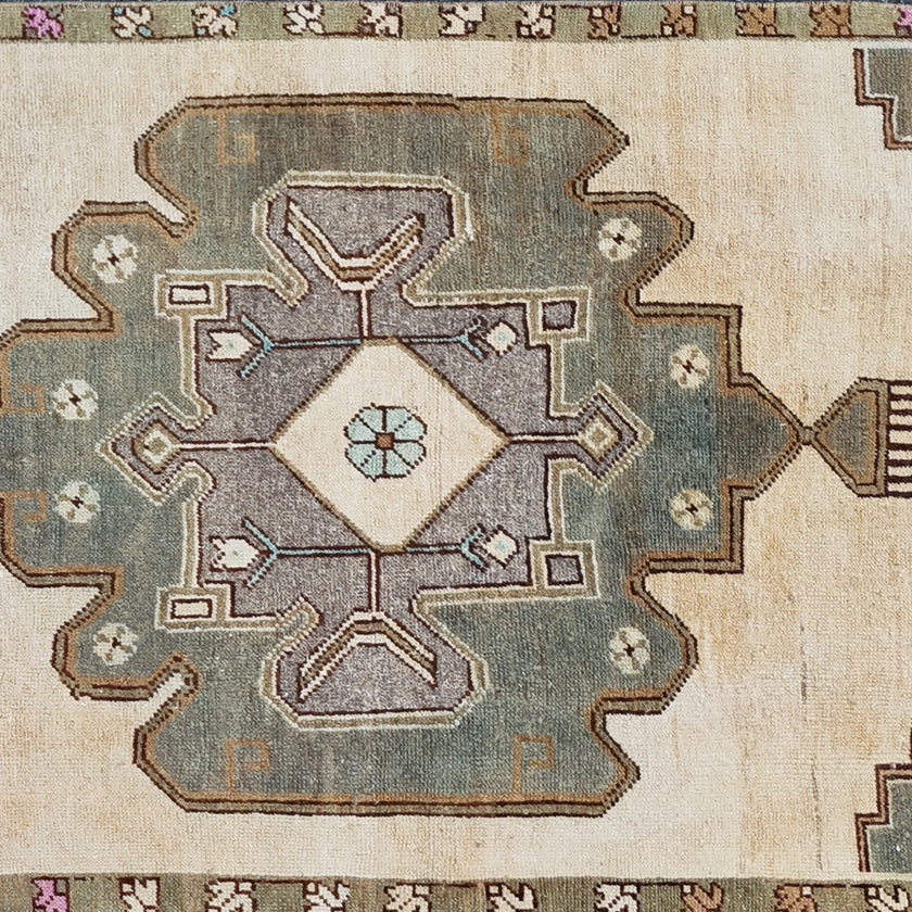 Z866 Handwoven Vintage Rug 3’3 x 10’10