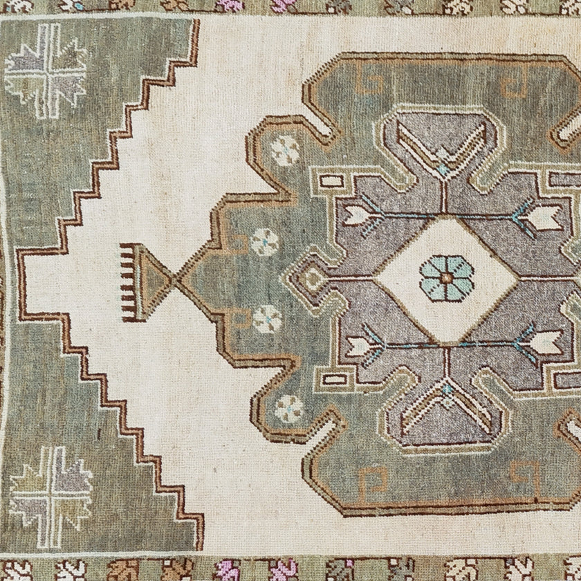 Z866 Handwoven Vintage Rug 3’3 x 10’10