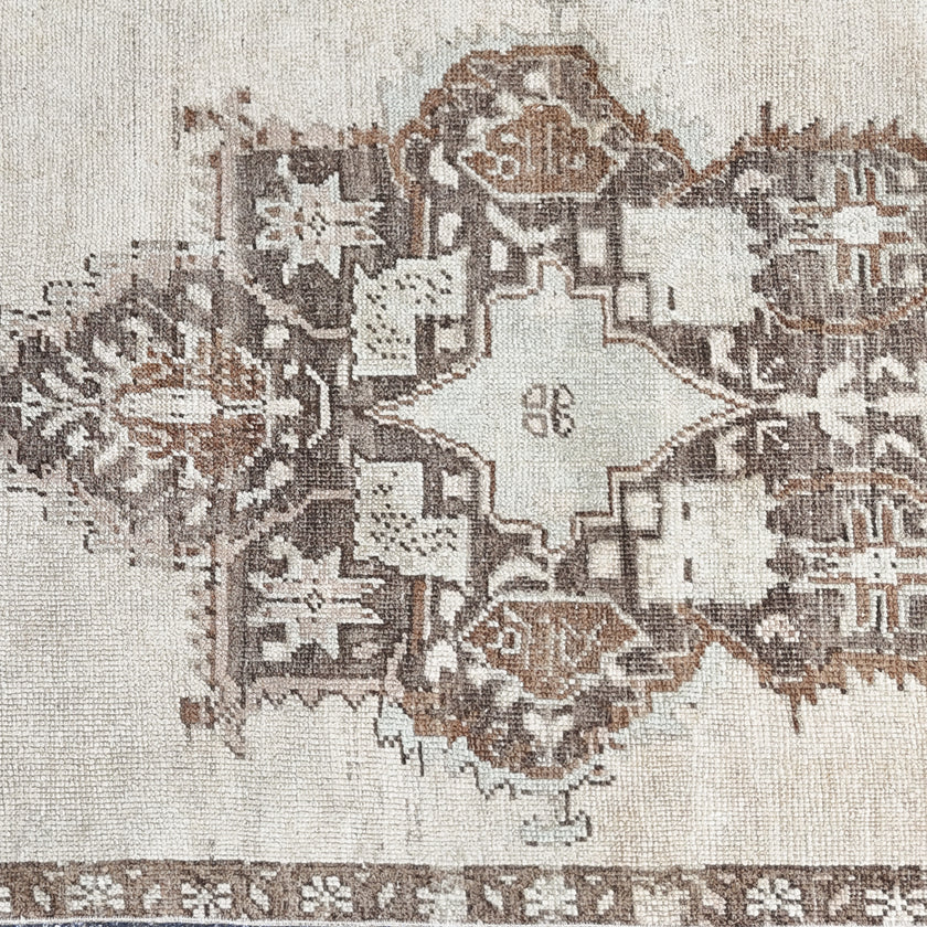 Z870 Handwoven Vintage Rug 2’8 x 8’6