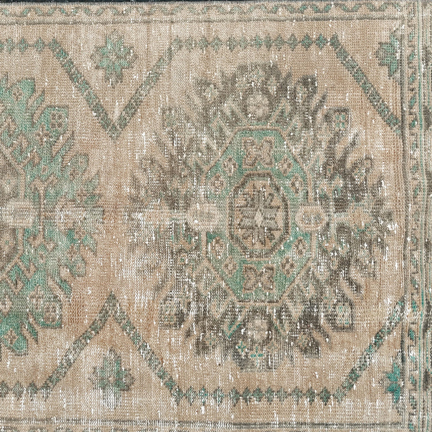 Z875 Handwoven Vintage Rug 3’2 x 10’9