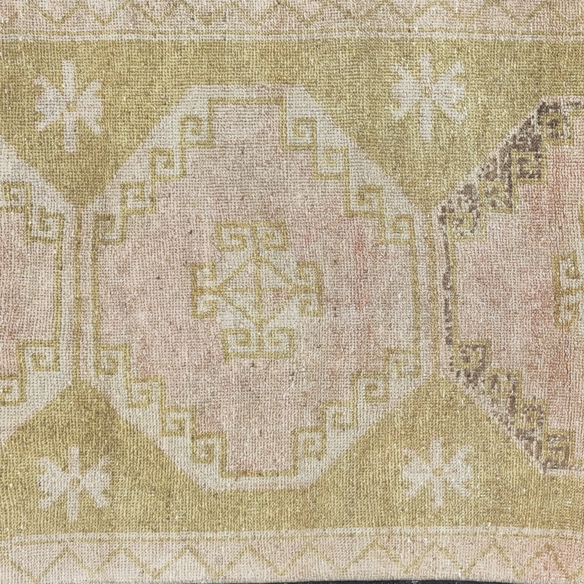 Z877 Handwoven Vintage Rug 3’2 x 9’11