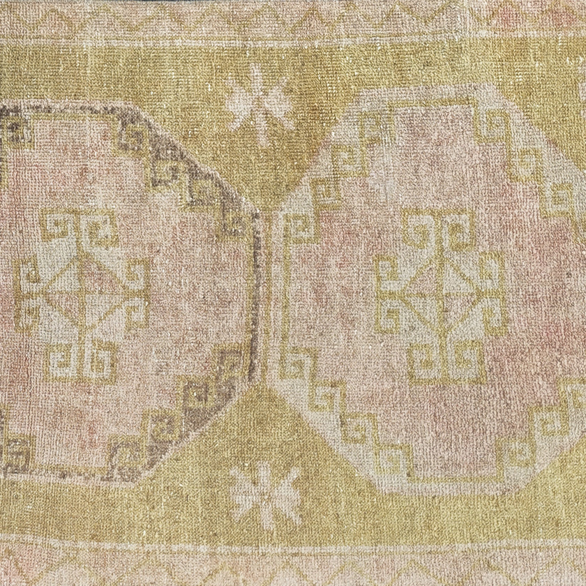 Z877 Handwoven Vintage Rug 3’2 x 9’11