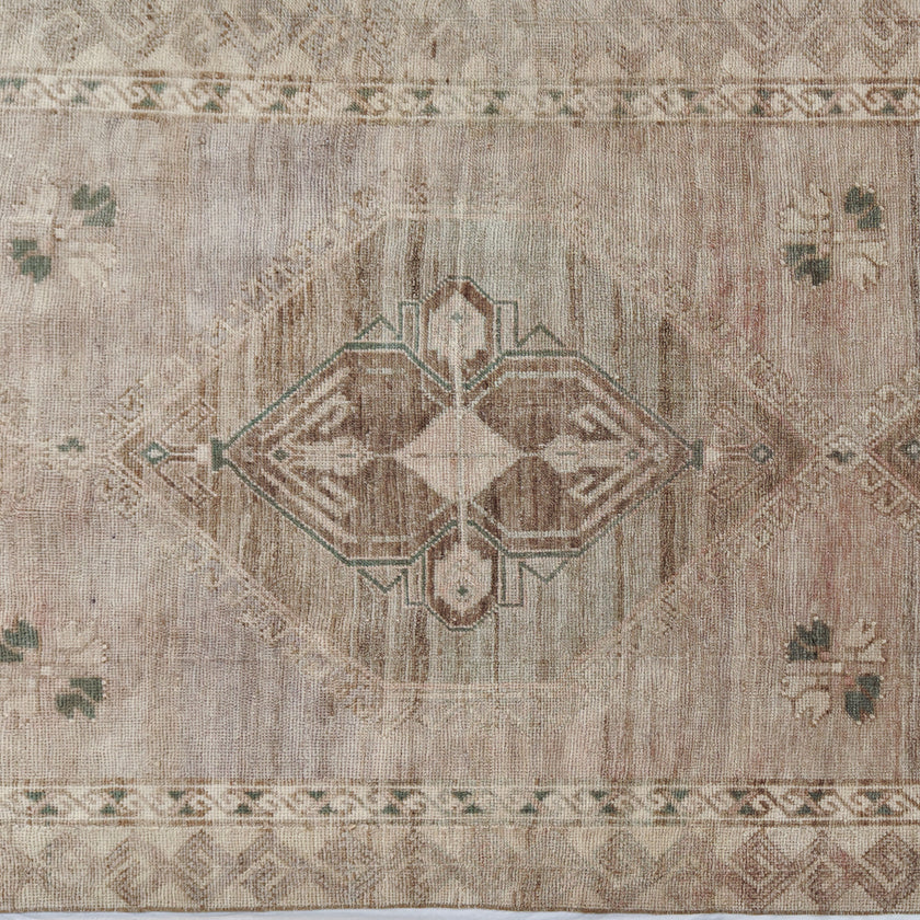 Z880 Handwoven Vintage Rug 3’9 x 14’8