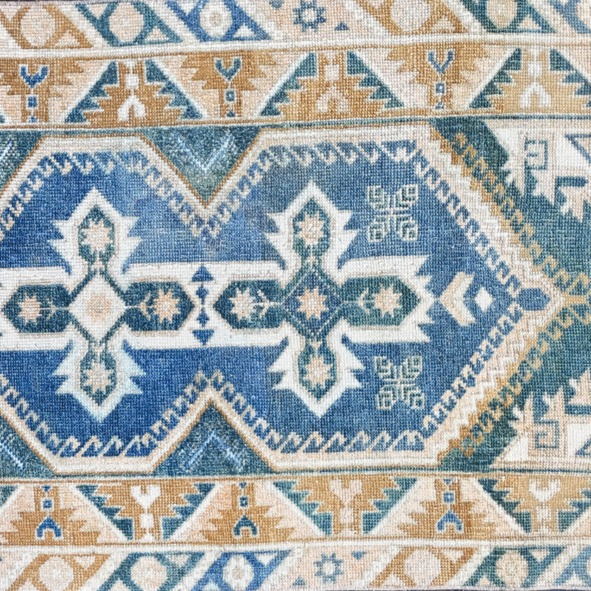 Z884 Handwoven Vintage Rug 2'11 x 7’3