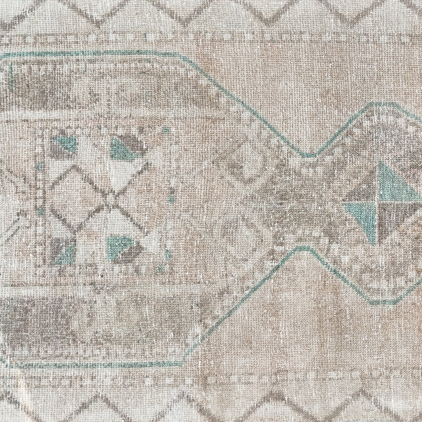 Z893 Handwoven Vintage Rug 2’9 x 9’5