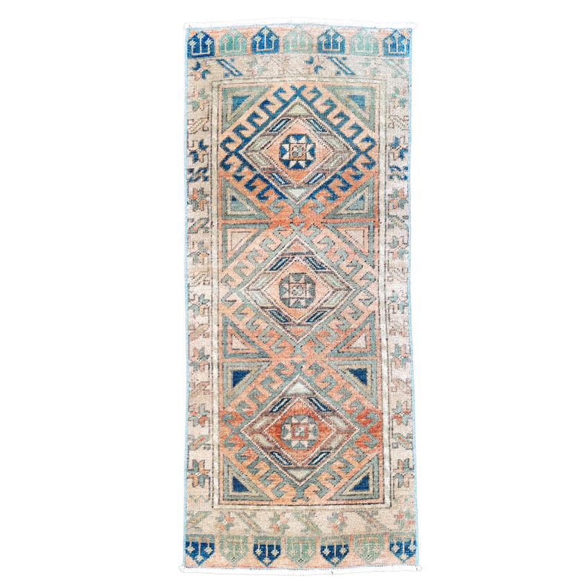 Z899 Handwoven Vintage Rug 1’10 x 4’5