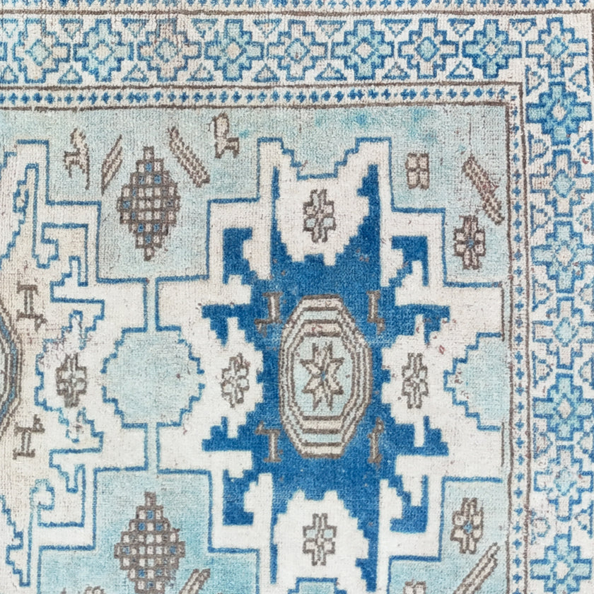 Z902 Handwoven Vintage Rug 2’7 x 4