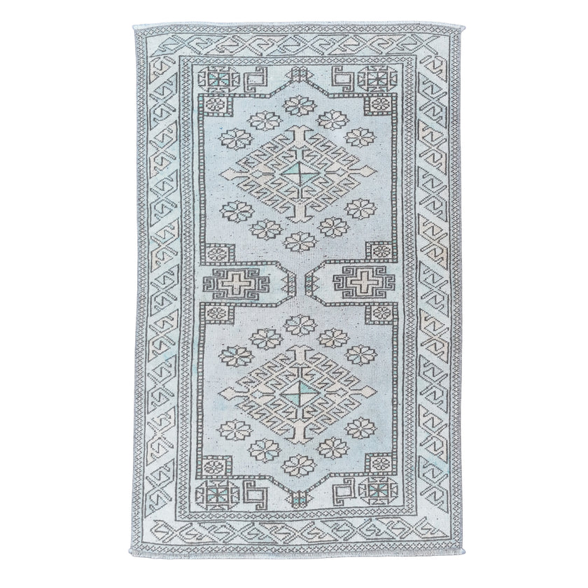 Z904 Handwoven Vintage Rug 2’8 x 4’3