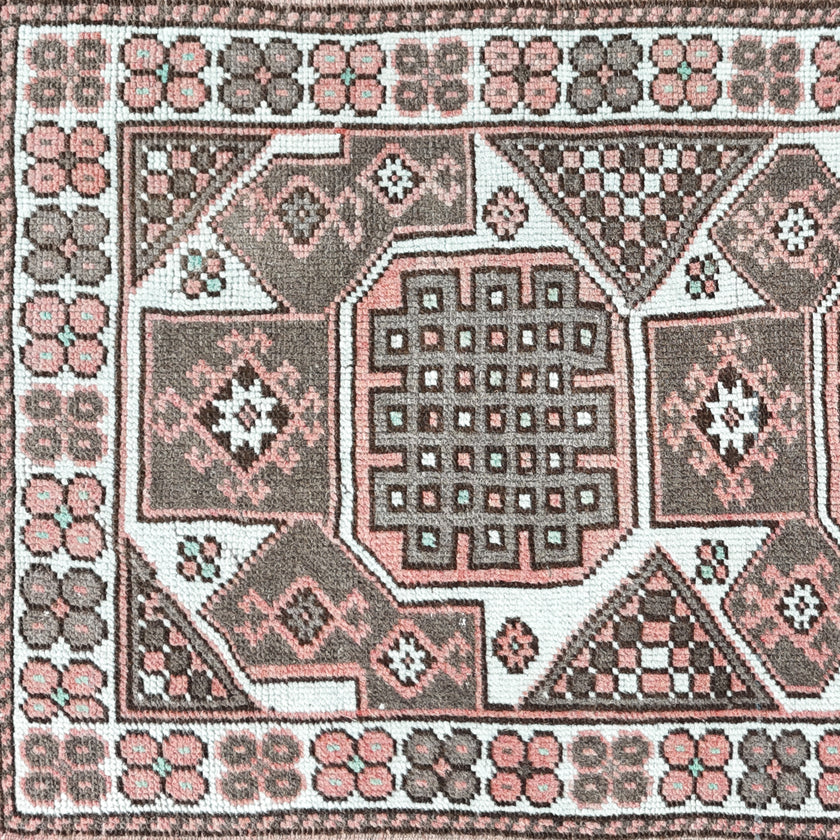 Z906 Handwoven Vintage Rug 2’3 x 3’8