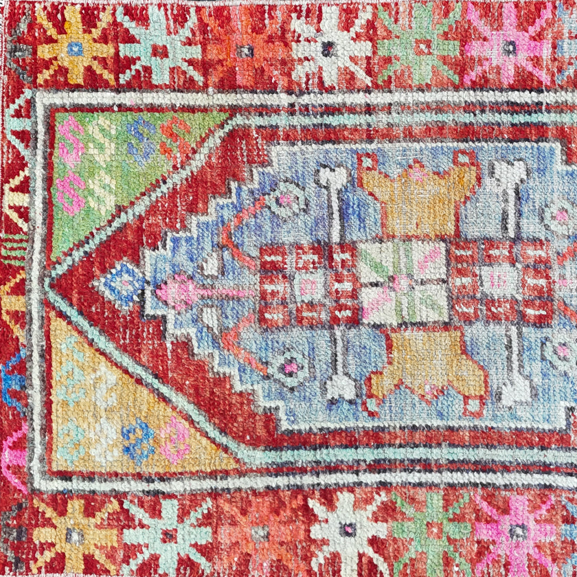 Z908 Handwoven Vintage Rug 2’5 x 3’9