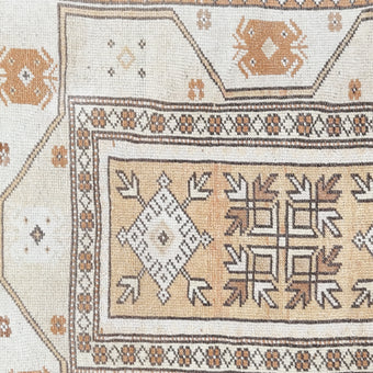 Z911 Handwoven Vintage Rug 2'5 x 3’10