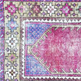 Z912 Handwoven Vintage Rug 2’6 x 4’1