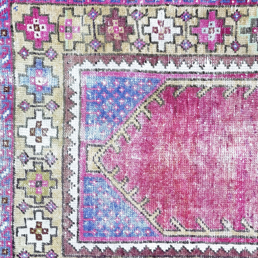 Z912 Handwoven Vintage Rug 2’6 x 4’1