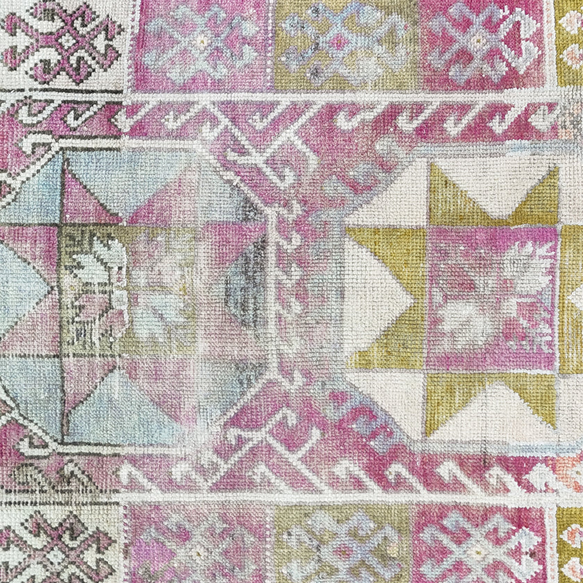 Z913 Handwoven Vintage Rug 2’3 x 4’3