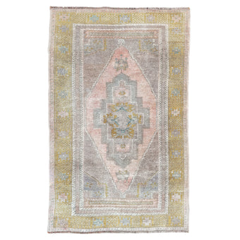 Z917 Handwoven Vintage Rug 2’8 x 4’3