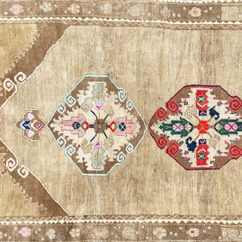 Z928 Handwoven Vintage Rug 5 x 10’7