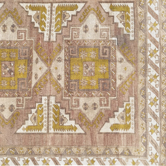 Z930 Handwoven Vintage Rug 5’11 x 8’8