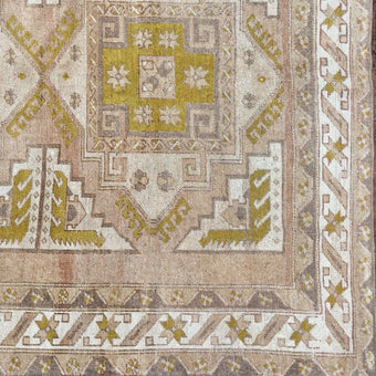Z930 Handwoven Vintage Rug 5’11 x 8’8