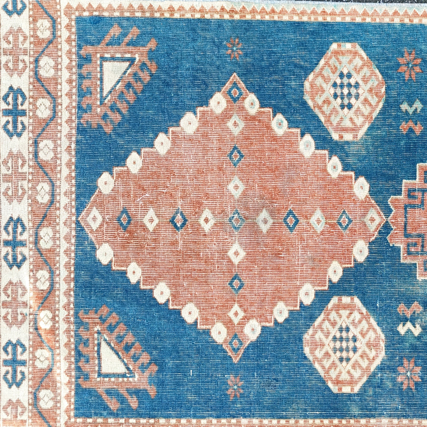 Z931 Handwoven Vintage Rug 2’10 x 6’11