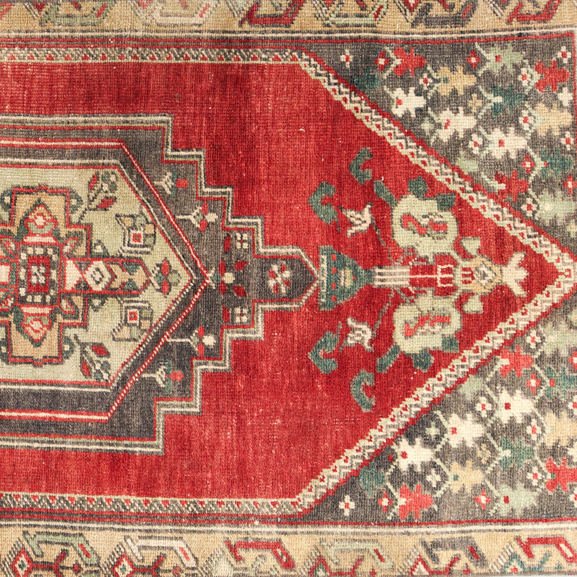Z942 Handwoven Vintage Rug 2'4 x 6’1