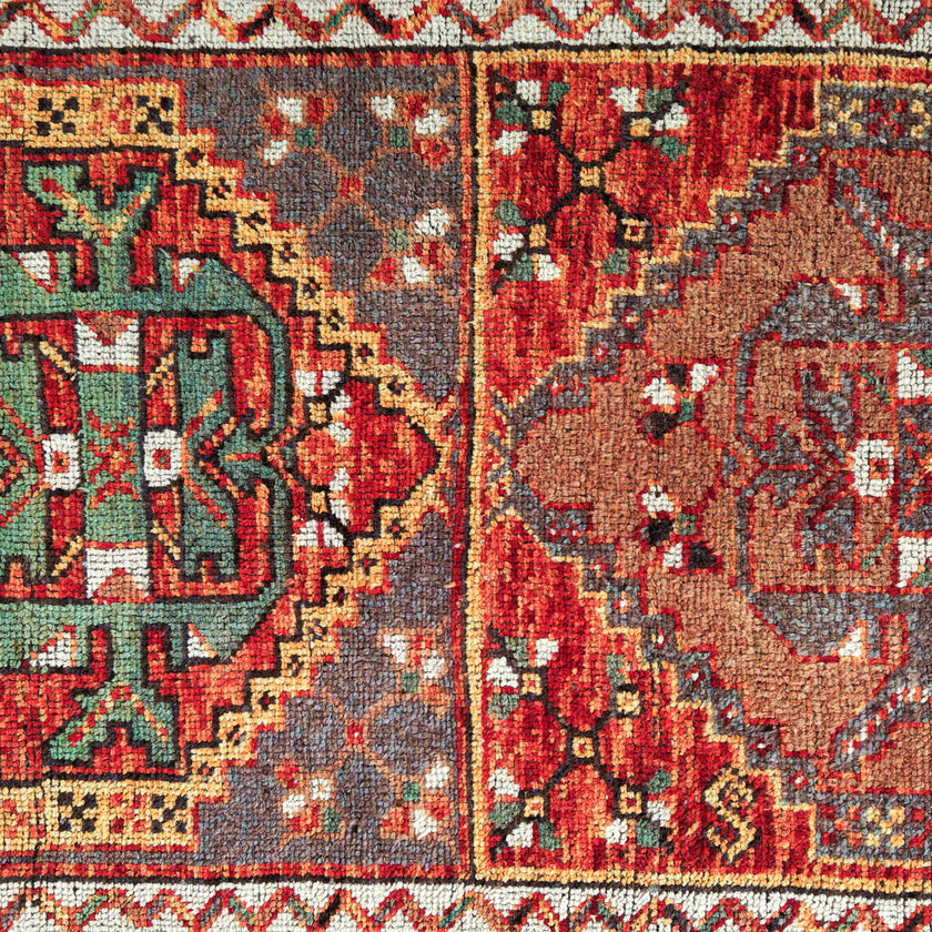 Z943 Handwoven Vintage Rug 2'9 x 5’4