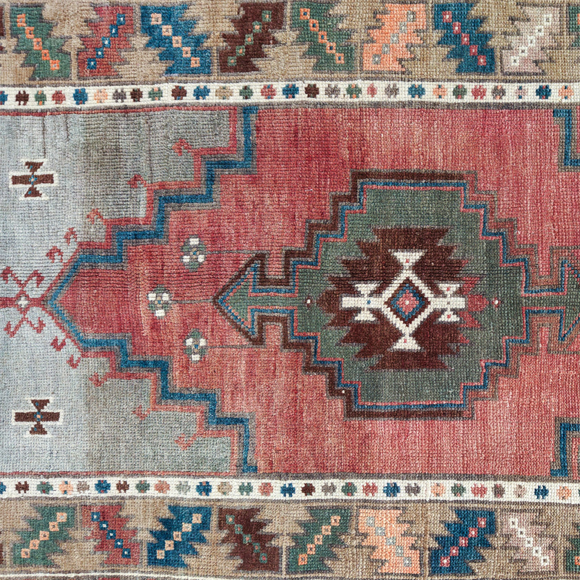Z949 Handwoven Vintage Rug 3'5 x 5’8