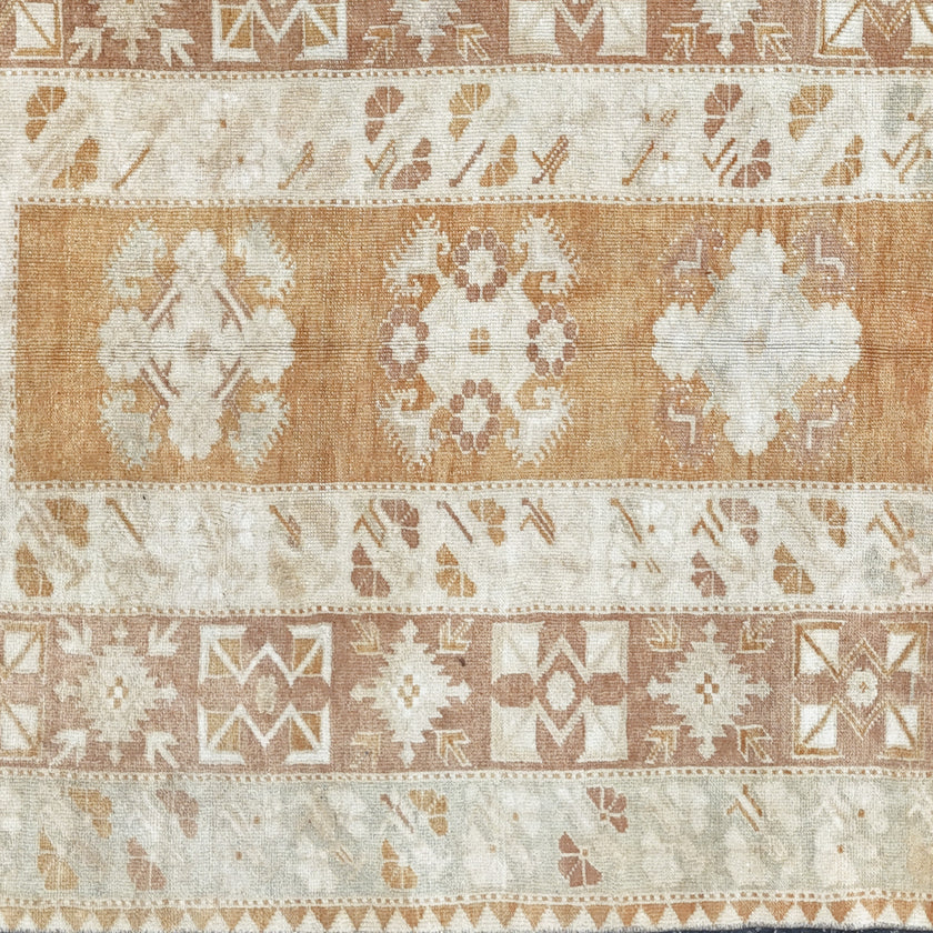 Z957 Handwoven Vintage Rug 4'3 x 7’6