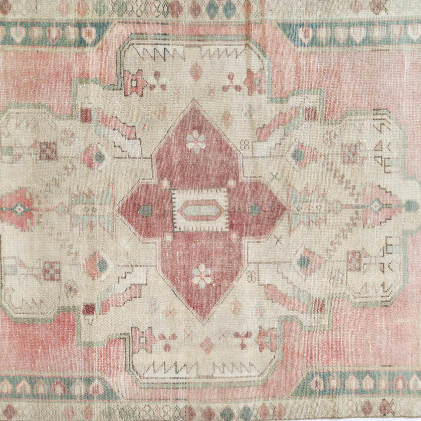 Z970 Handwoven Vintage Rug 4'4 x 7’4