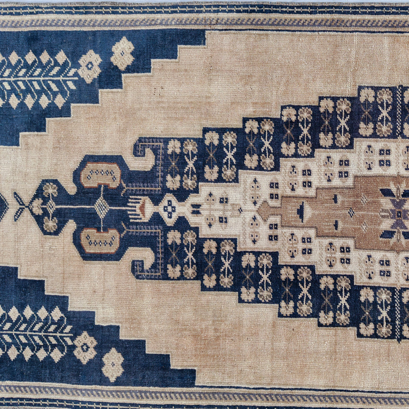 Z992 Handwoven Vintage Rug 3’1 x 9’2