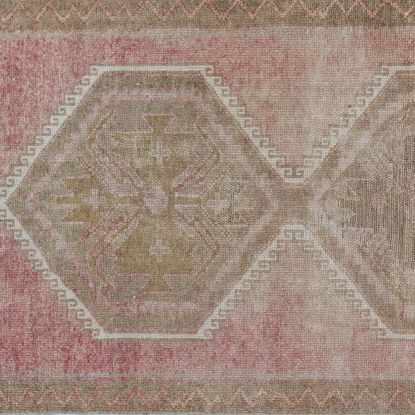 Z993 Handwoven Vintage Rug 2'9 x 6’5