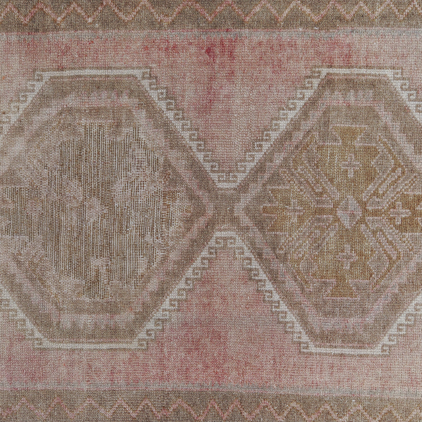 Z993 Handwoven Vintage Rug 2'9 x 6’5