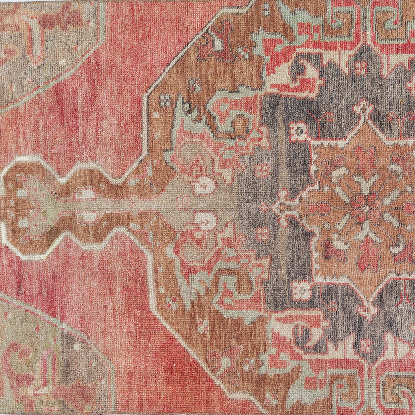 Z995 Handwoven Vintage Rug 3’2 x 8’7