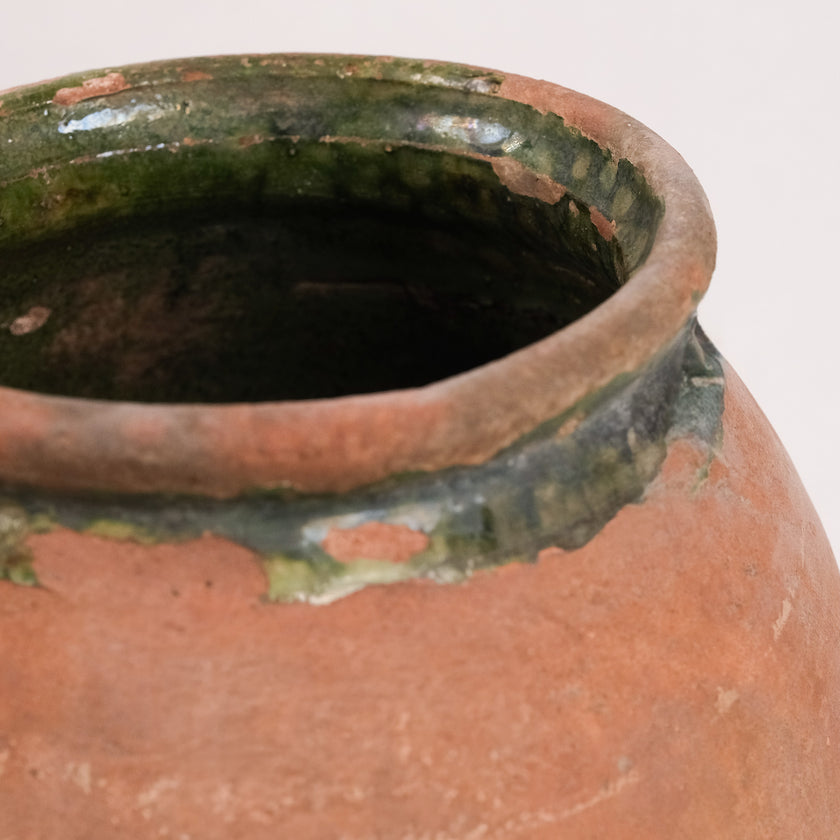 Olive Jar ZK106 (14 h x 32 c)