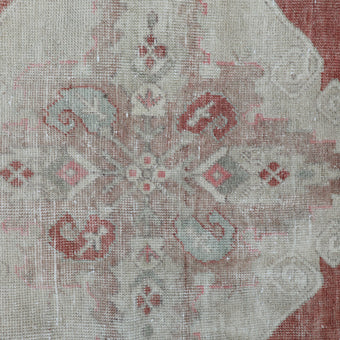 ZM112 Handwoven Vintage Rug 2’2x2’7