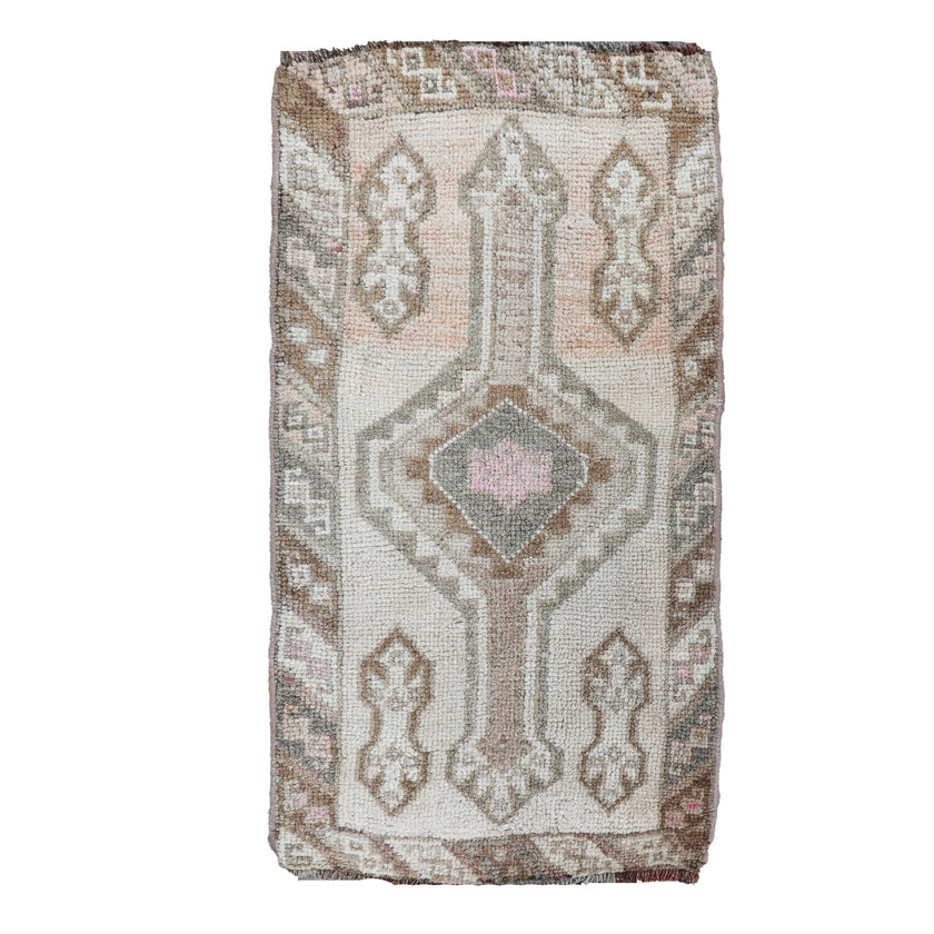 ZM132 Handwoven Vintage Rug 1’8x2'10