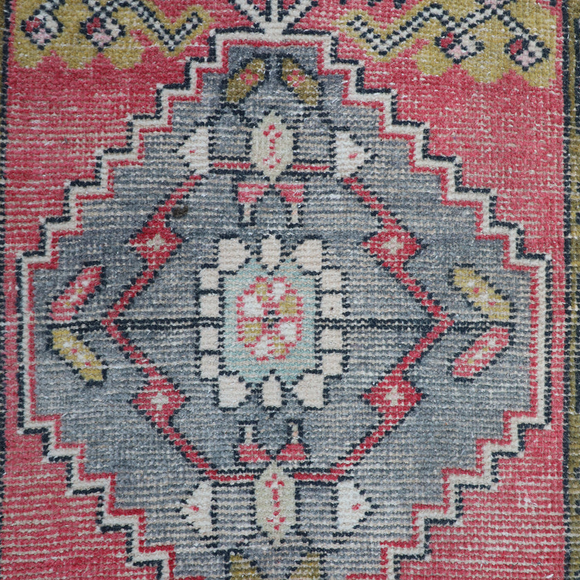 ZM195 Handwoven Vintage Rug 1’8x3'4