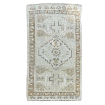 MB215 Handwoven Vintage Rug 1'8x2’10
